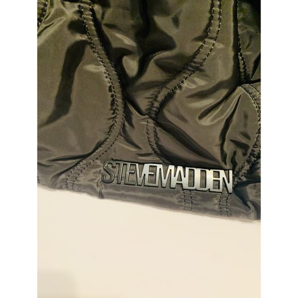 Steve Madden Black Large Quilted Tote/Weekender With Makeup Bag - Picture 2 of 7